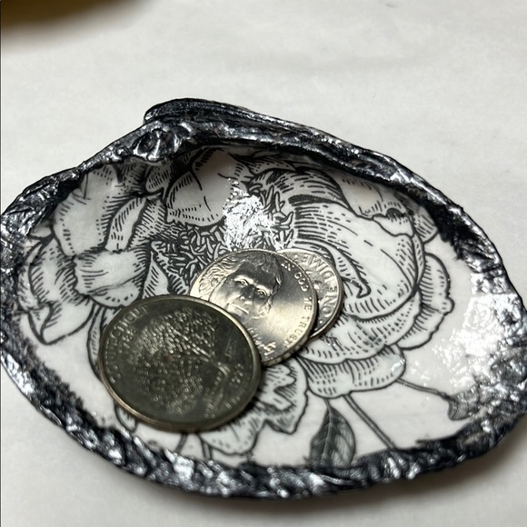 Hand Crafted Black & White Floral Trinket  Dish - Picture 9 of 9